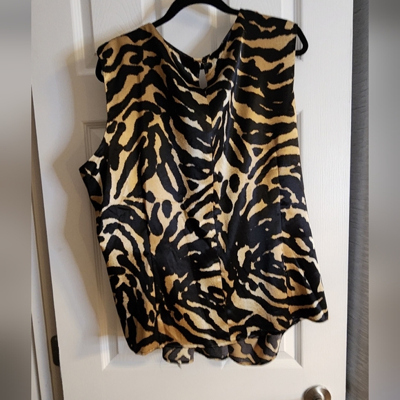 💥Sale💥Mary Kay Sleeveless Blouse Animal Print - Picture 4 of 8